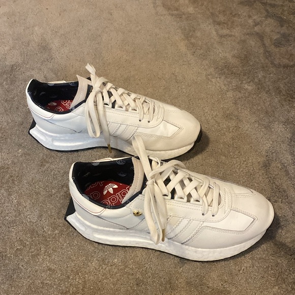 Adidas Women’s Retropy E5 Shoes, Off White/ Off White/ Gold Metallic, 7 - Picture 3 of 6